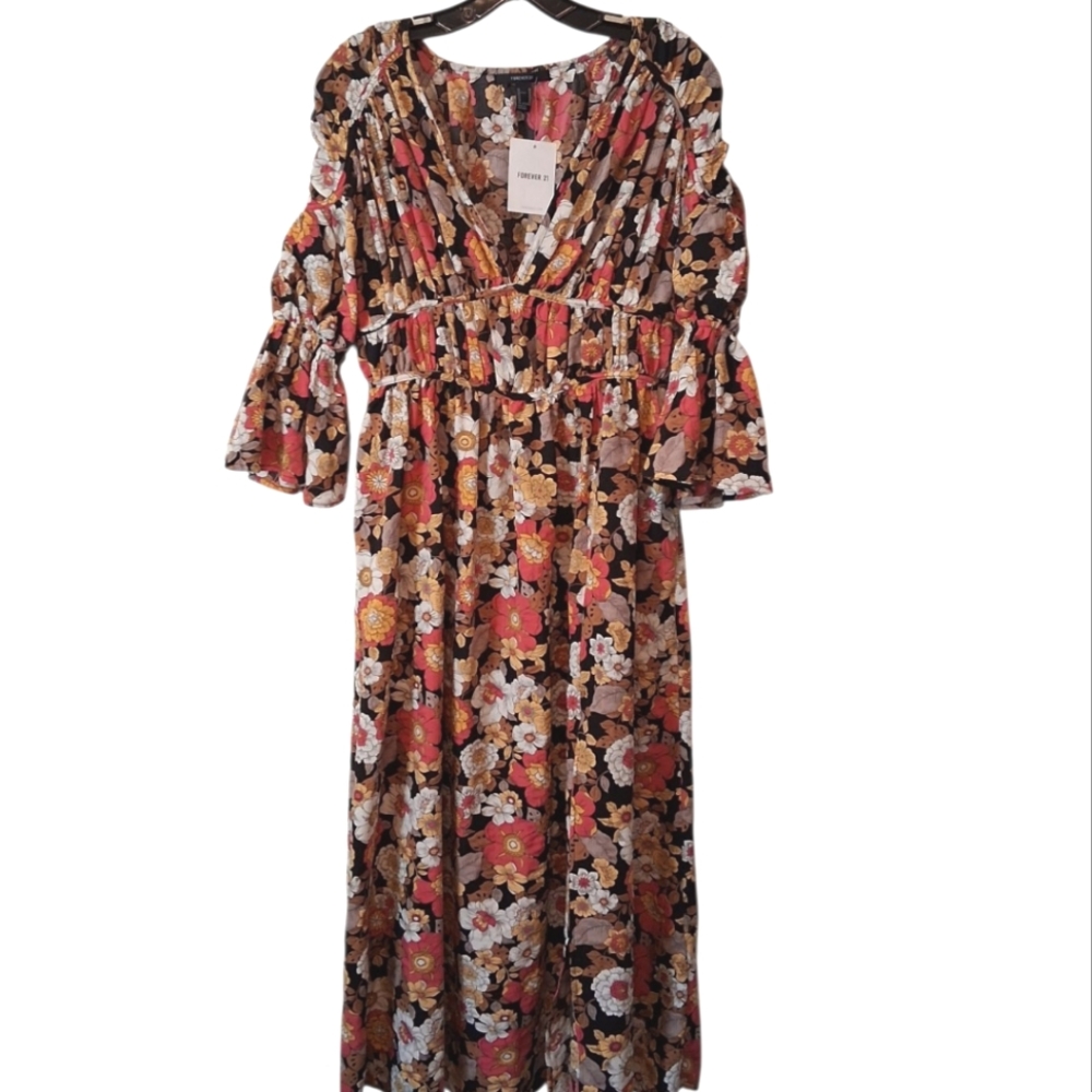 Forever 21 Floral Feminine Dress. NWT size Medium